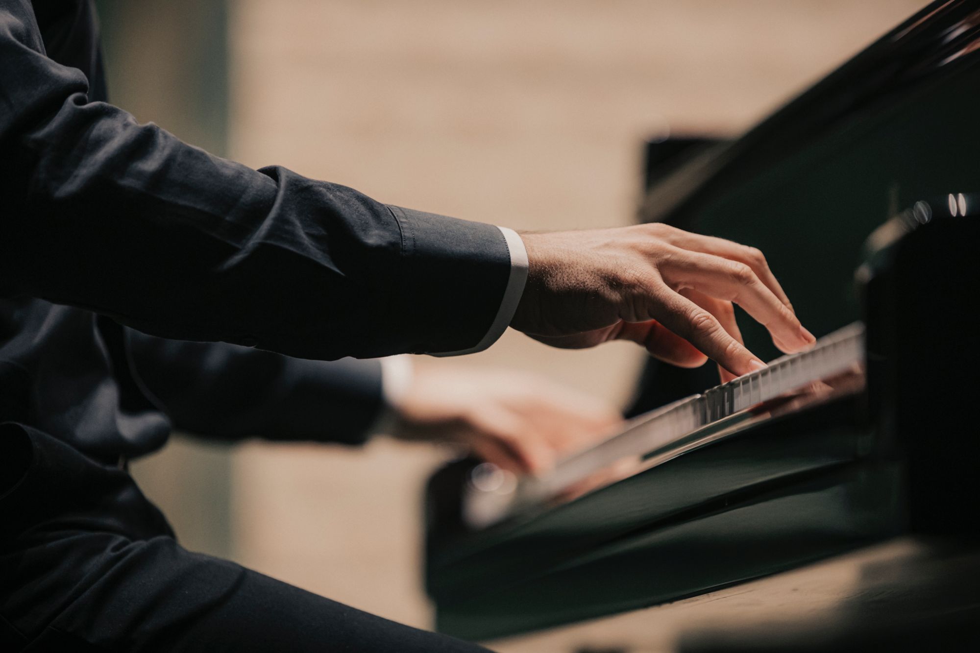 dłonie pianisty