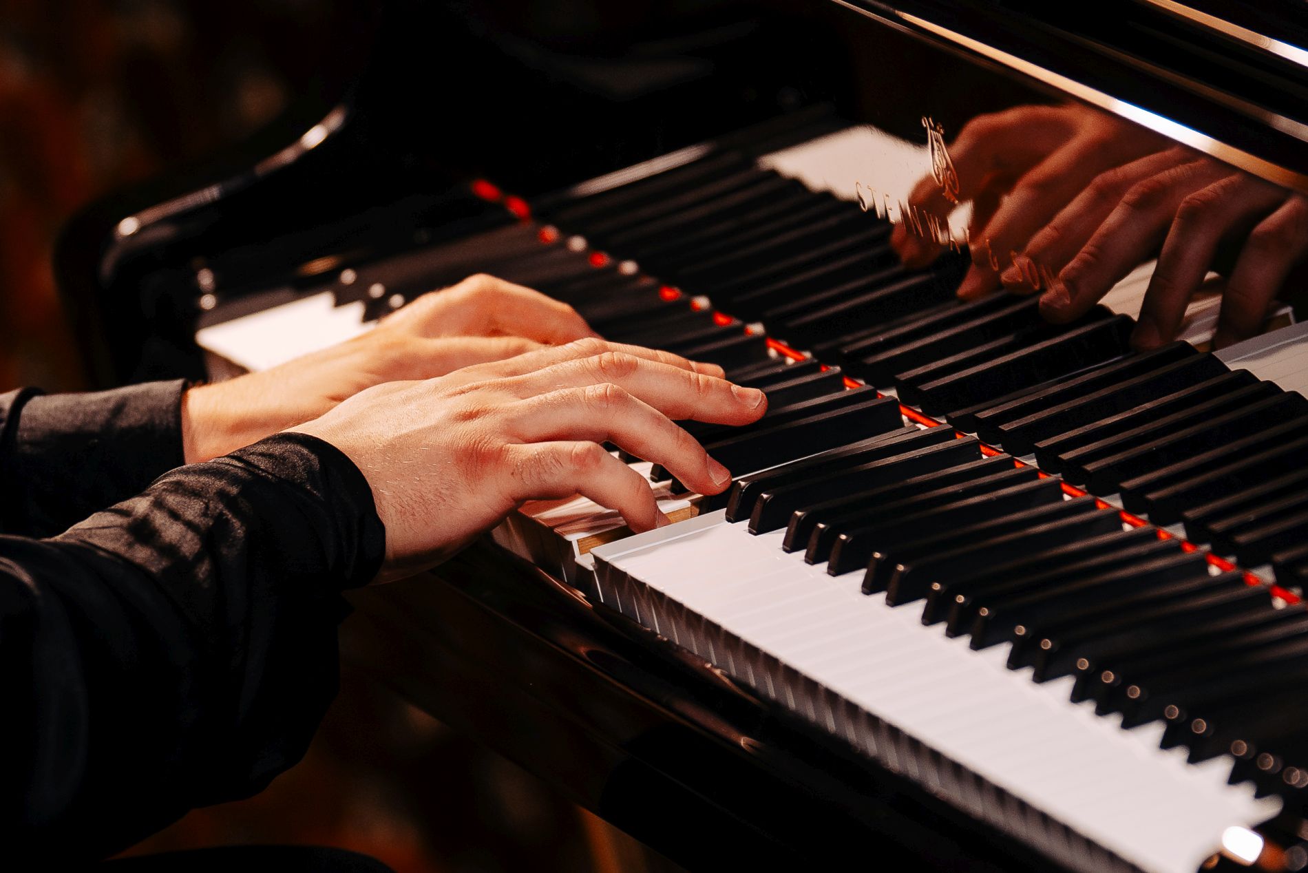 fot. Mateusz Słodkowski / PFB fortepian i ręce pianisty