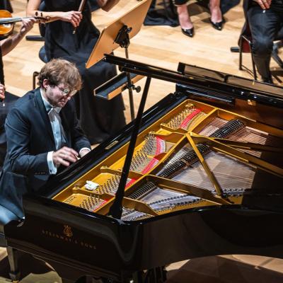 Koncert symfoniczny - Krzysztof Książek